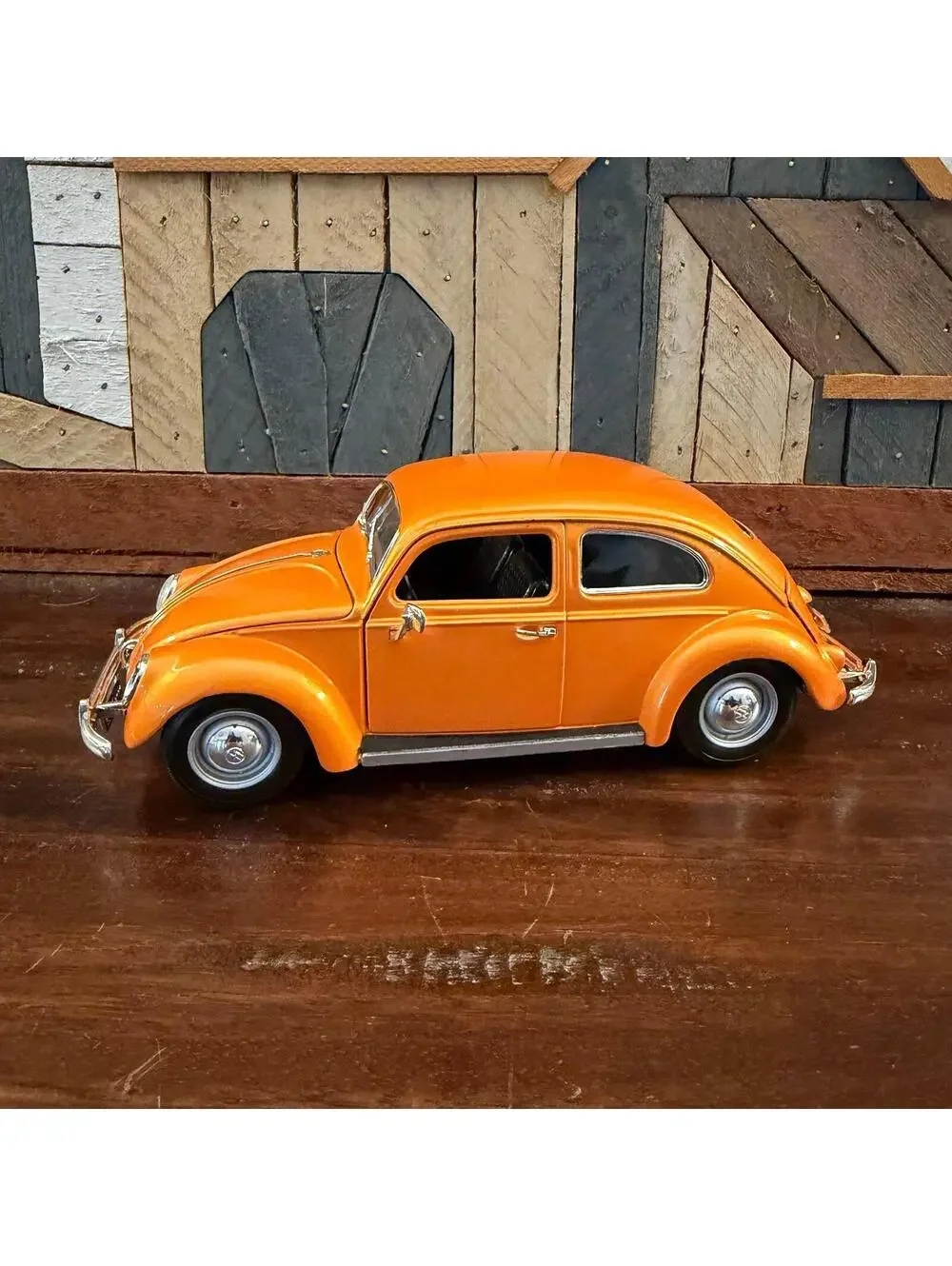Bburago 1955 VW Beetle 1:18 Diecast‎ 1,000,000th Edition Orange Bug